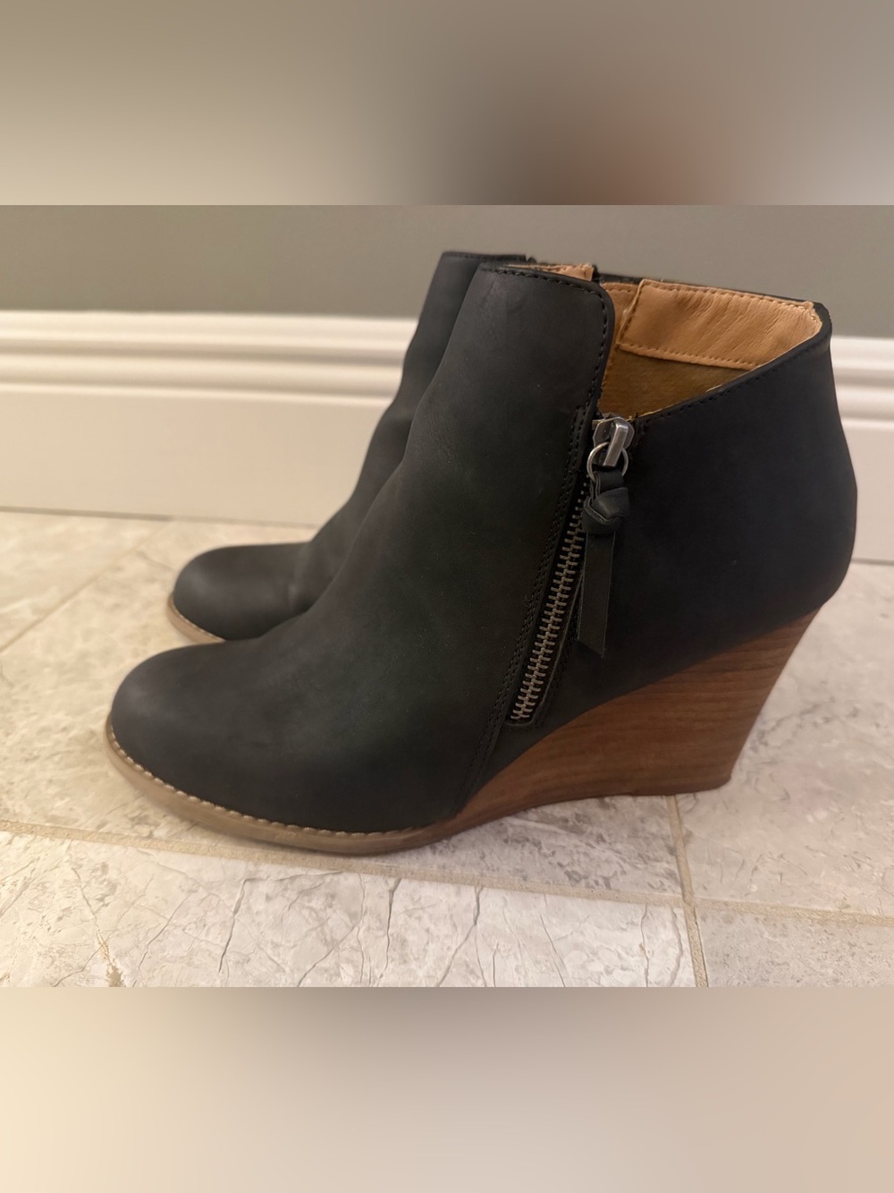 Report Guine Black Wedge Ankle Booties Women’s 9.5 Side Zip